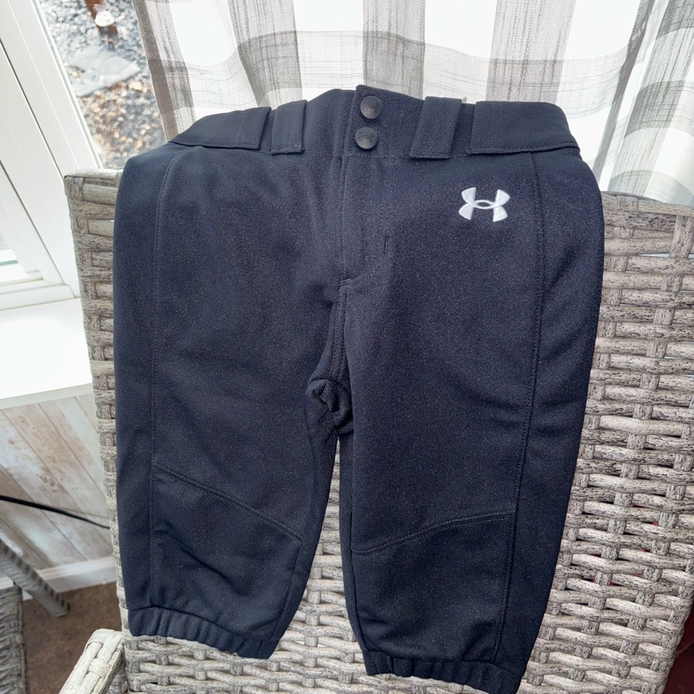 NWT Youth XS Under Armour Black Cropped Softball Pants